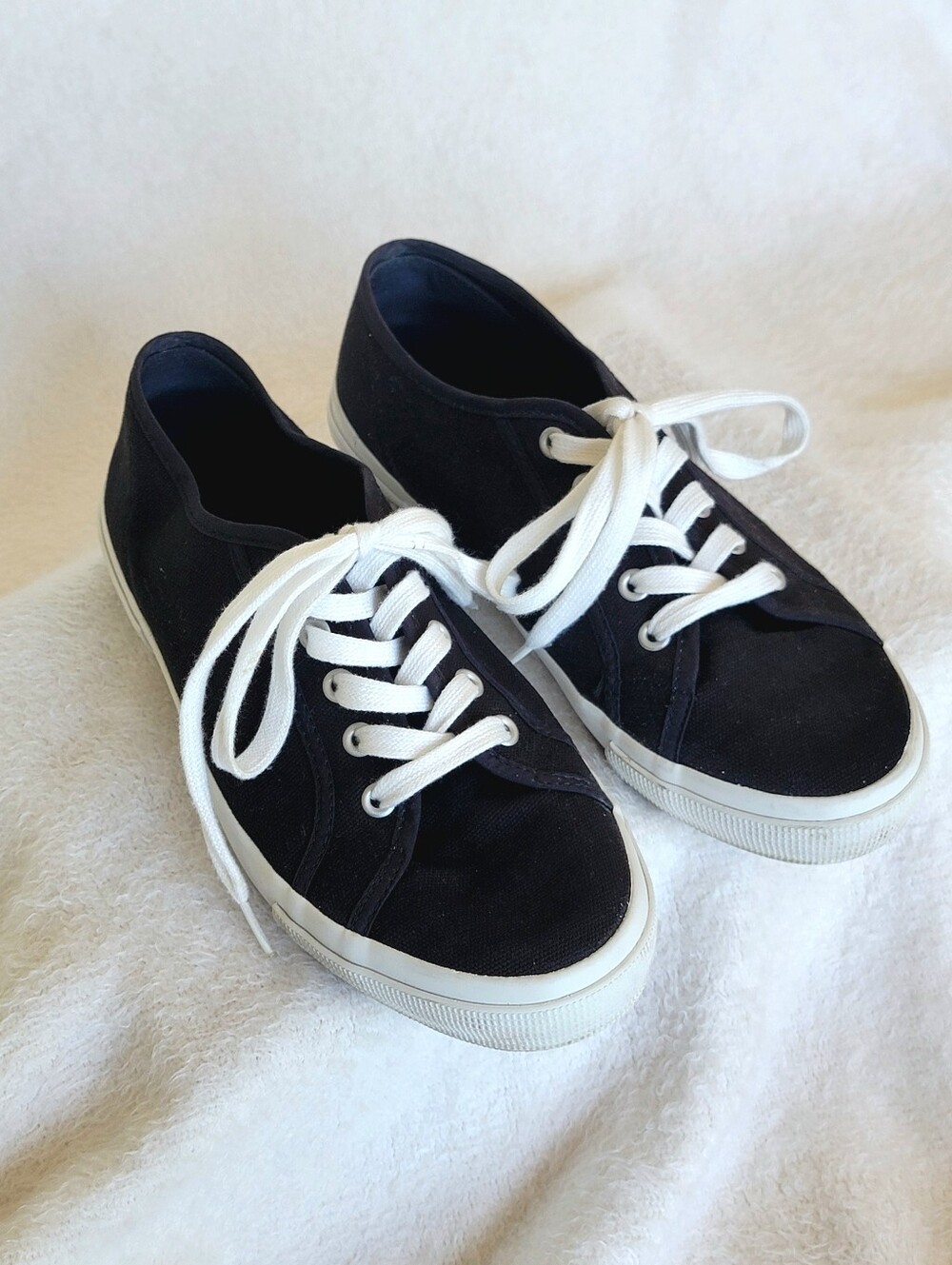 Old Navy Canvas Lace Up Sneakers | Women's Size 7